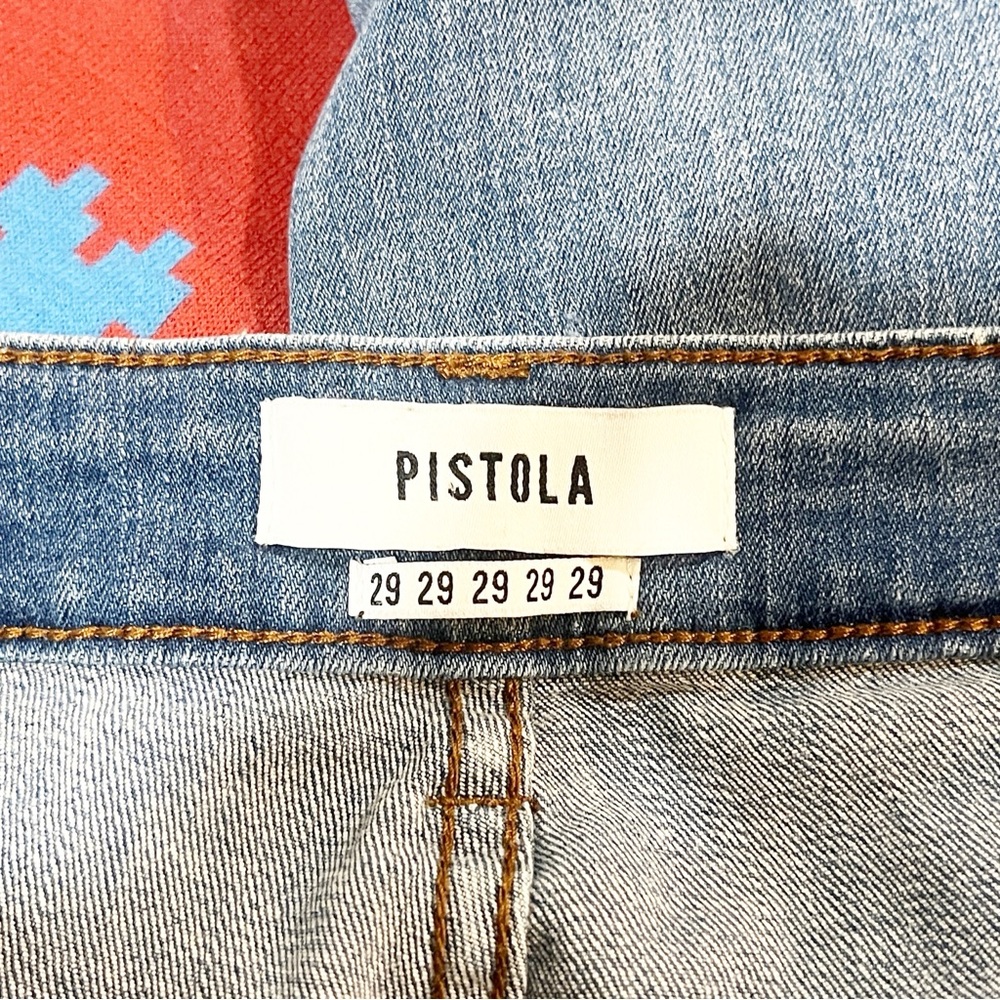PISTOLA AUDREY MID-RISE SKINNY CROP DISTRESSED RAW HEM DESTROYED KNEE.
CASUAL - Picture 9 of 10